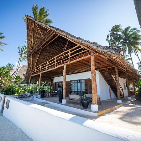 Beachfront Turtle House With Private Pool Zanzibarhouses Ківенґва Екстер'єр фото