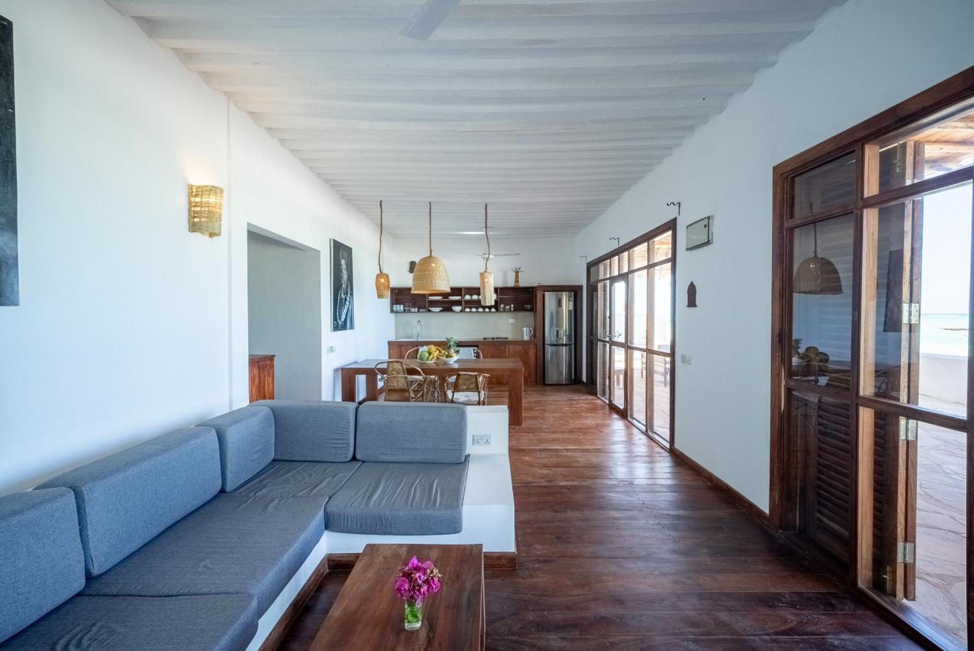Beachfront Turtle House With Private Pool Zanzibarhouses Ківенґва Екстер'єр фото