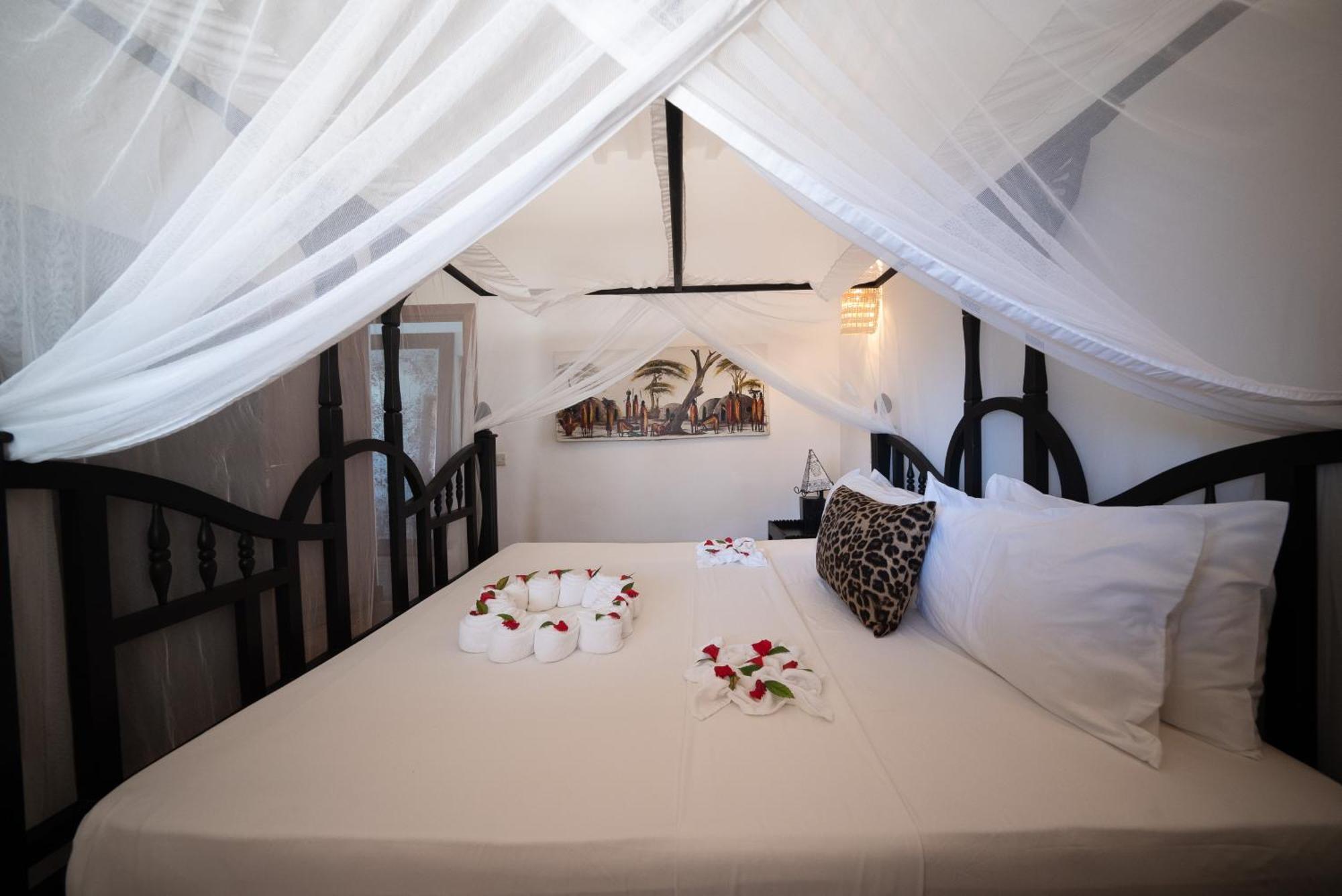 Beachfront Turtle House With Private Pool Zanzibarhouses Ківенґва Екстер'єр фото
