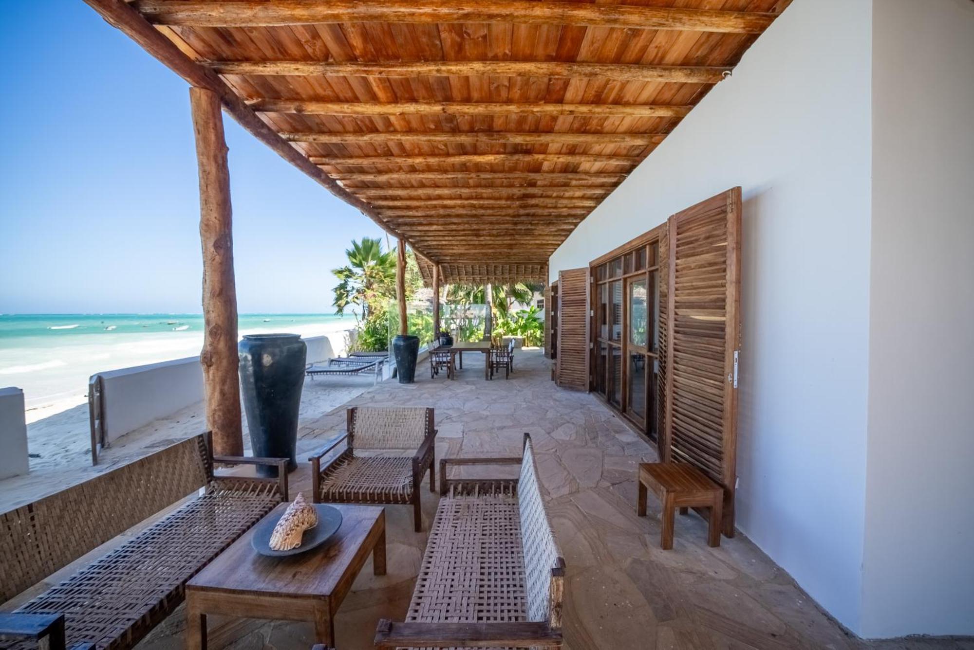 Beachfront Turtle House With Private Pool Zanzibarhouses Ківенґва Екстер'єр фото