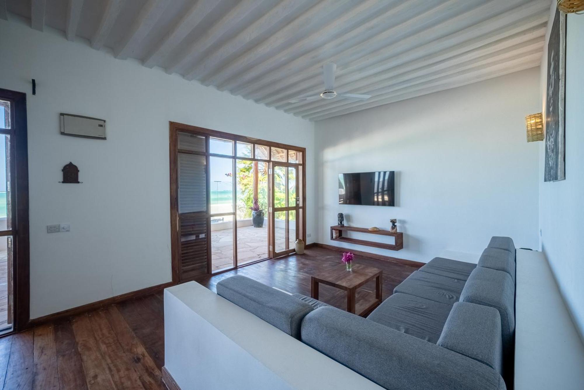 Beachfront Turtle House With Private Pool Zanzibarhouses Ківенґва Екстер'єр фото