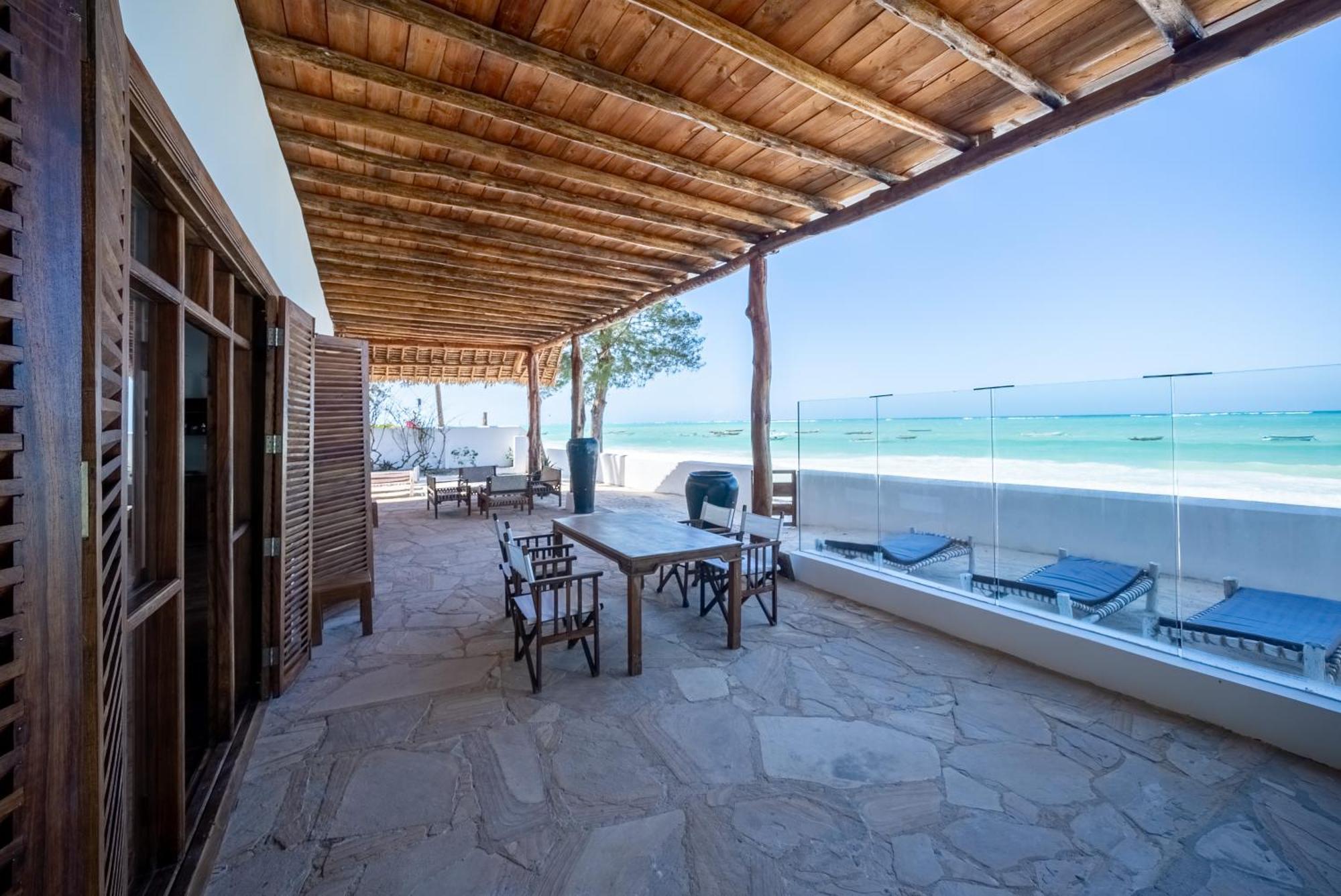 Beachfront Turtle House With Private Pool Zanzibarhouses Ківенґва Екстер'єр фото