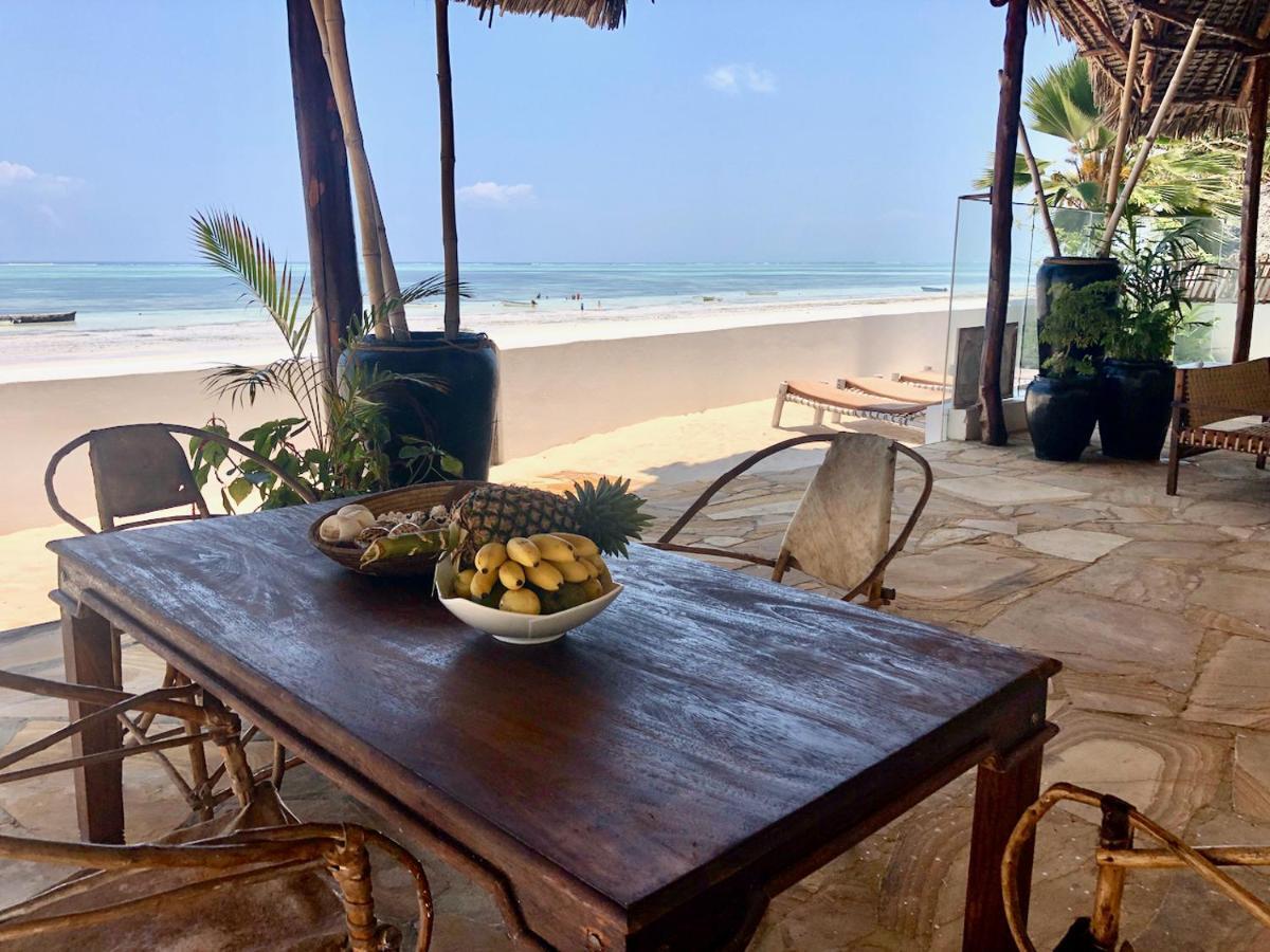 Beachfront Turtle House With Private Pool Zanzibarhouses Ківенґва Екстер'єр фото